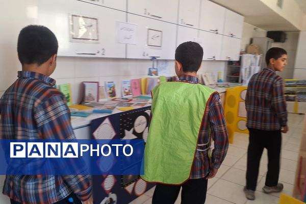 نمایشگاه آثار طرح جابر بن حیان در آموزشگاه معارف ۶ ناحیه ۳شیراز 