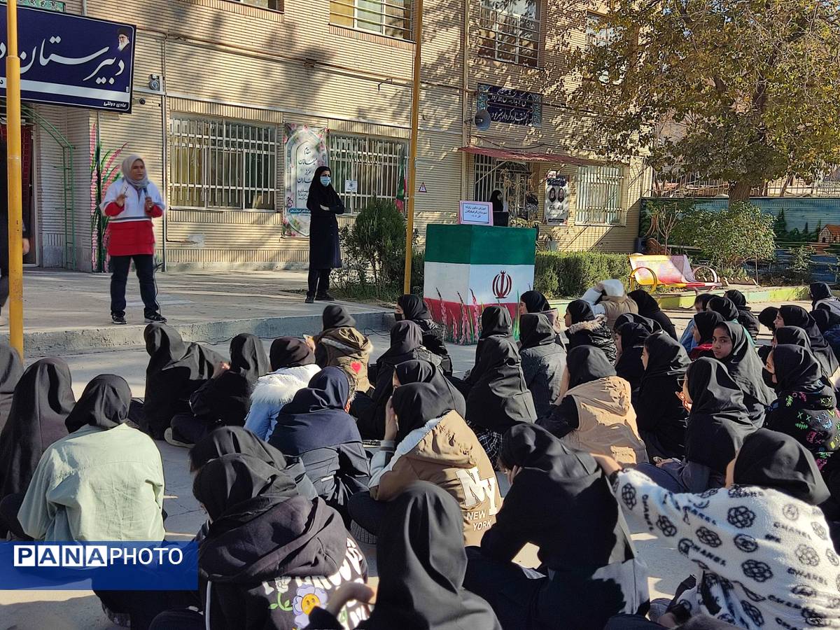 اجرای مانور زلزله  در دبیرستان دخترانه فرهیختگان