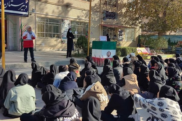 اجرای مانور زلزله  در دبیرستان دخترانه فرهیختگان