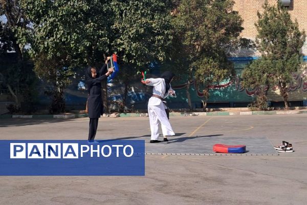 المپیاد ورزشی درون مدرسه‌ای در دبیرستان حجاب ناحیه یک شهرری
