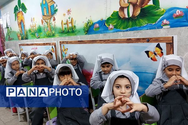 برگزاری جشن غنچه‌ها در کهریزک 