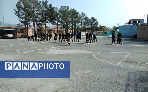 هفته بهداشت‌روان و مسابقات ورزشی در دبیرستان نمونه اندیشه شهرستان کاشمر