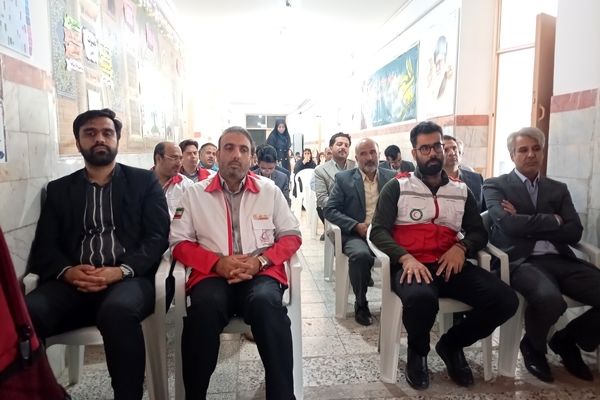 مراسم اهدای بسته های لوازم التحریر به دانش آموزان لازم التوجه دبستان شهید پسندیده فدافن
