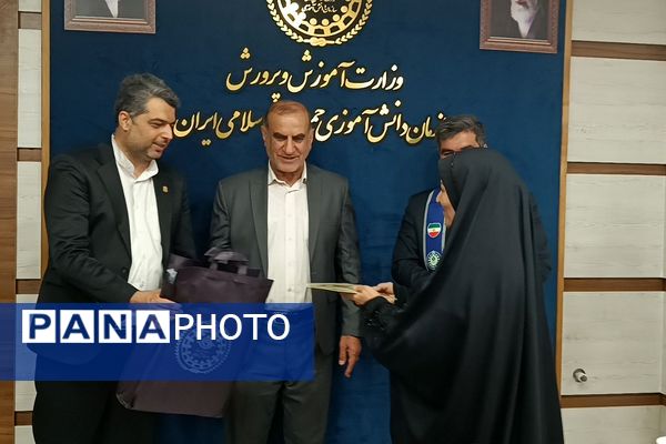 نشست فصلی و توان افزایی مأمورین و مسئولین سازمان دانش‌آموزی شهرستان‌های استان تهران 