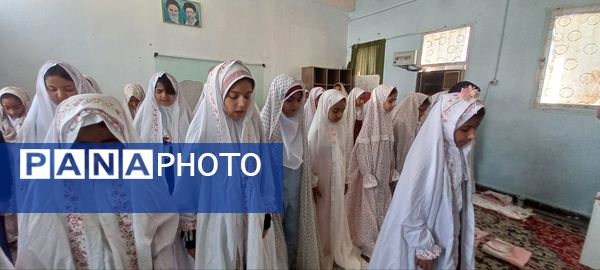 حضور پرشور دانش‌آموزان پایه چهارم دبستان شهید تنیده در نماز جماعت