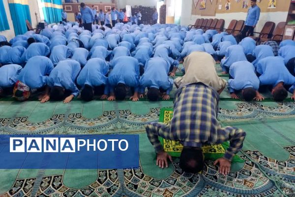 اولین نمازجماعت مدرسه امین بکایی ناحیه ۴شیراز 