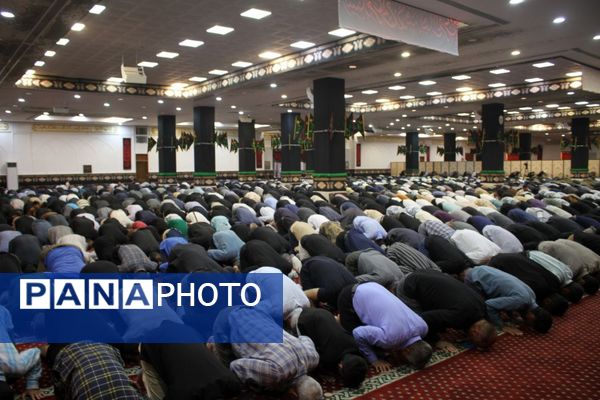 فروغ ایمان و همدلی در نماز جمعه بندرعباس