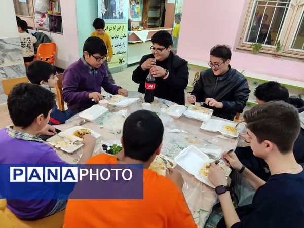 ضیافت افطار در کانون پرورشی و فکری کودکان و نوجوانان کاشمر