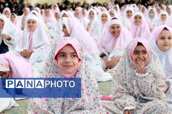  جشن عبادت ۱۵۰۰ دانش‌آموز دختر میبدی در هفته گرامیداشت امور تربیتی و تربیت اسلامی