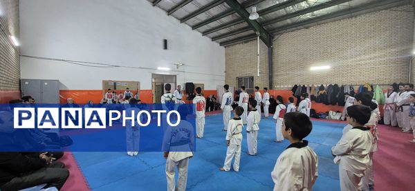 مراسم تجلیل قهرمانان تکواندوی استان خراسان رضوی از باشگاه دلاوران در کاشمر