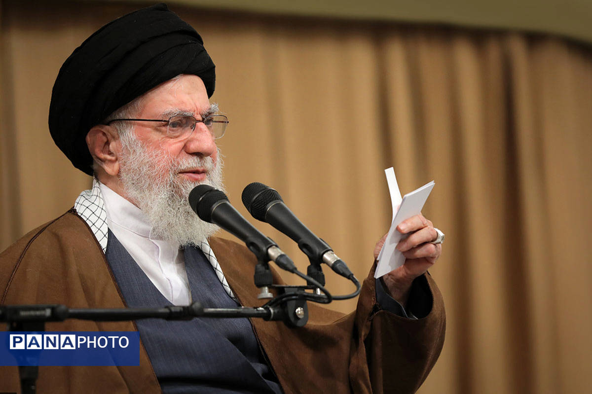 زن، مدیر و رئیس خانه است/ باز گذاشتن راه ترقی و پیشرفت علمی و شغلی جزو حقوق اصلی زنان است