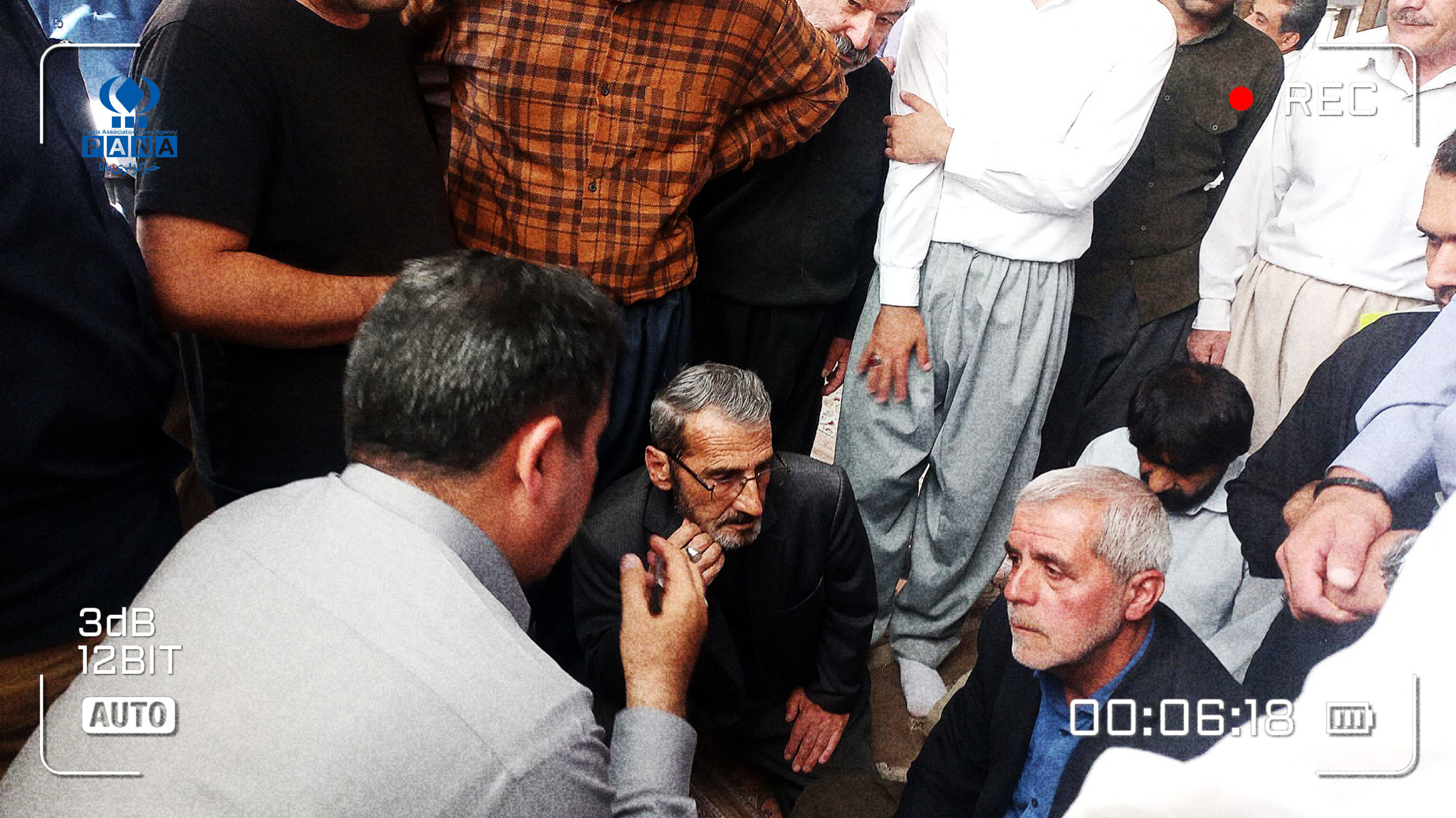 دیدار صمیمانه و چهار ساعته نماینده دهگلان با بیش از ۲۰۰ نفر از مردم  در مسجد جامع