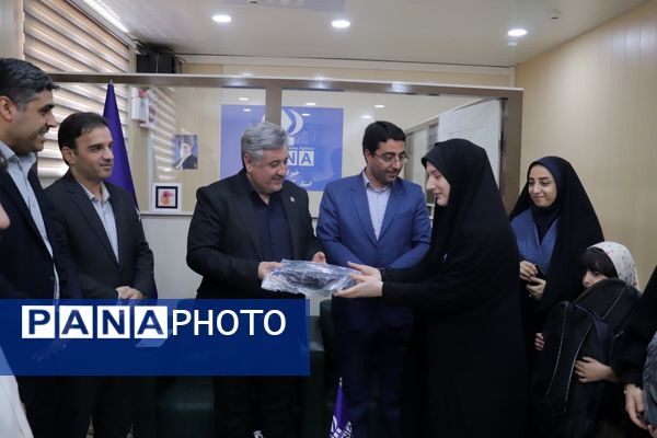 حضور مدیرکل فرهنگ و ارشاد اسلامی آذربایجان شرقی در دفتر خبرگزاری پانا استان به‌مناسبت روز خبرنگار