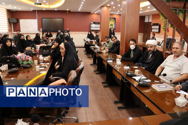 هم‌افزایی نیروهای پرورشی قطب پرند در نشست تخصصی رباط‌کریم