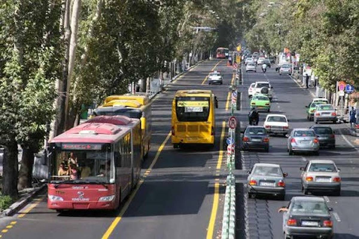 حدود ۲۰۰ اتوبوس دوکابین در حال حمل به سمت کشور است