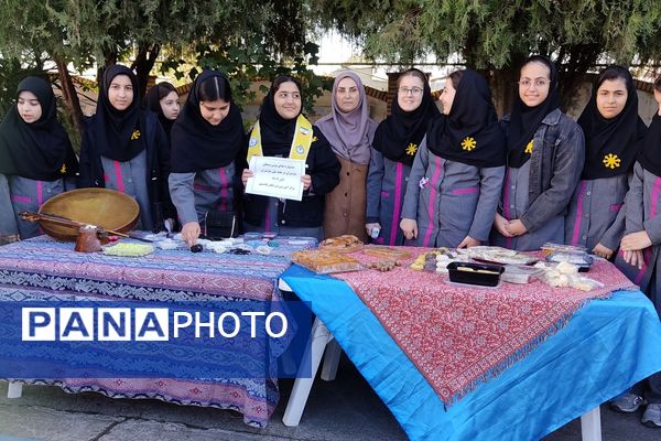 گرامیداشت روز دانش‌آموز در دبیرستان فرزانگان قائمشهر
