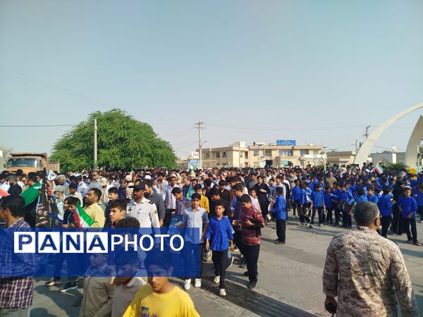 حضور پرشور مردم و دانش‌آموزان بندر لنگه در مراسم ۱۳ آبان