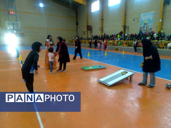افتتاحیه طرح ملی میدان پویا و مسابقات هندبال در باشگاه غدیر محسن آباد برخوار