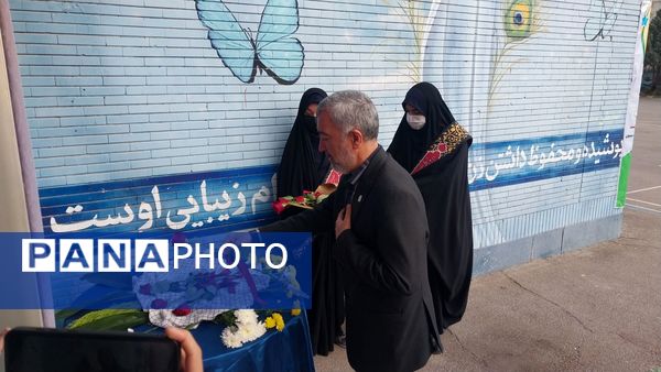 نواختن زنگ پژوهش در دبیرستان خاندان قفلی ناحیه ۷