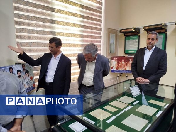 بازدید فرماندار کاشمر از موزه دفاع مقدس در زیارتگاه شهید مدرس(ره)