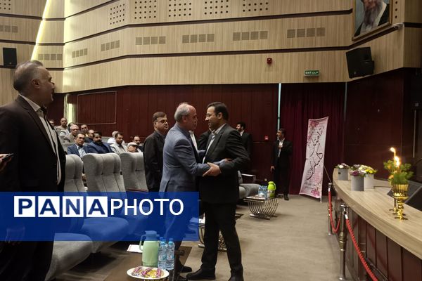 آیین تجلیل از برگزیدگان طرح و برنامه‌های آموزش بنیادین ابتدایی