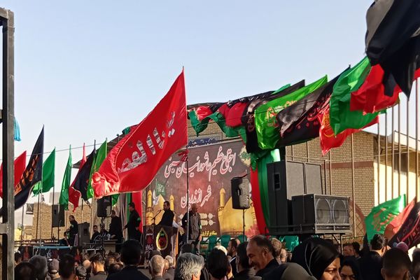 میثاق در سایه پرچم