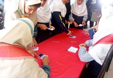 انتخابات شورای دانش آموزی در دبستان سمیه