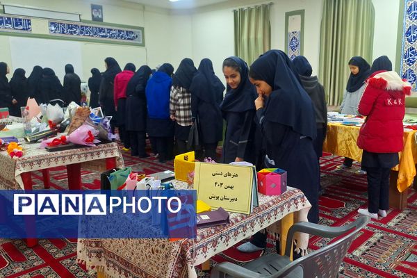 نمایشگاه آثار مسابقات جشنواره فرهنگی هنری امید فردا 
