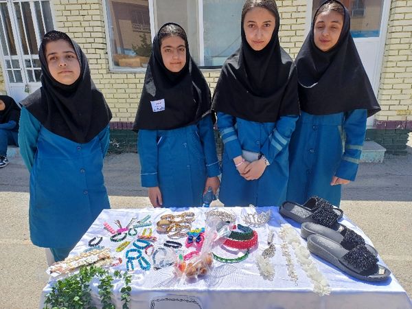 برپایی بازارچه درون‌مدرسه‌ای با هدف خوداتکایی در شیروان