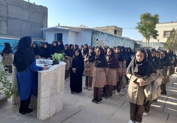آیین نواخته شدن زنگ نماز و زنگ مهر آموزشگاه شهید محمدی پور خلیل اباد