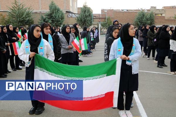 تجلیل مدیرکل آموزش و پرورش آذربایجان غربی از دانشآموز سخنران در نشست با رئیس جمهور