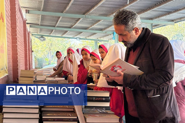 نمایشگاه کتاب و کتاب‌خوانی در اداره آموزش و پرورش اسلامشهر