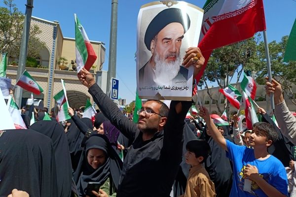 راهپیمایی جمعه خشم و نصر با حضور پرشور مشهد مقدس برگزار شد