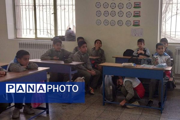 آموزش شرایط اضطراری و پناهگیری در دبستان باقرالعلوم فیروزکوه