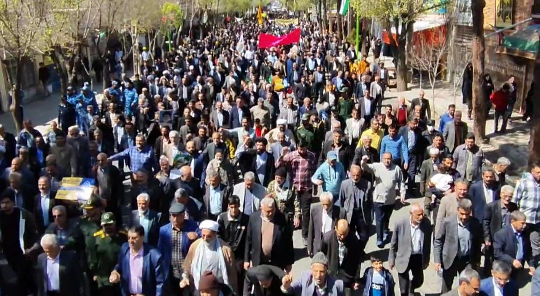 مردم روزه‌دار نایین فریادهایشان را همچون پتک بر سر استکبار کوبیدند