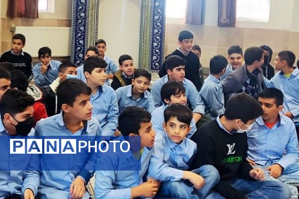 معاینات پزشکی دانش‌آموزان مدرسه انصارالمهدی قرچک