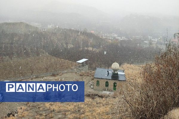 شروع اولین بارش برف زمستانی در بهمن ماه ۱۴۰۳ در شهر زیبای با‌ر