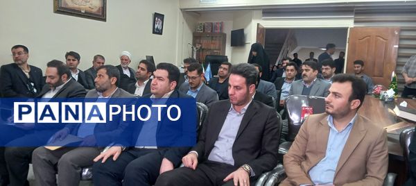 بازدید میدانی دادستان انتظامی قضات در کوهدشت و دیدار با کارکنان و خانواده شهدا