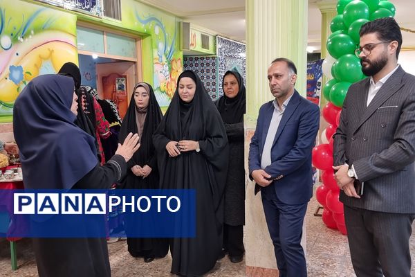 برپایی نمایشگاه صنایع آموزشی و فناوری‌های نوین در دبستان علوی 