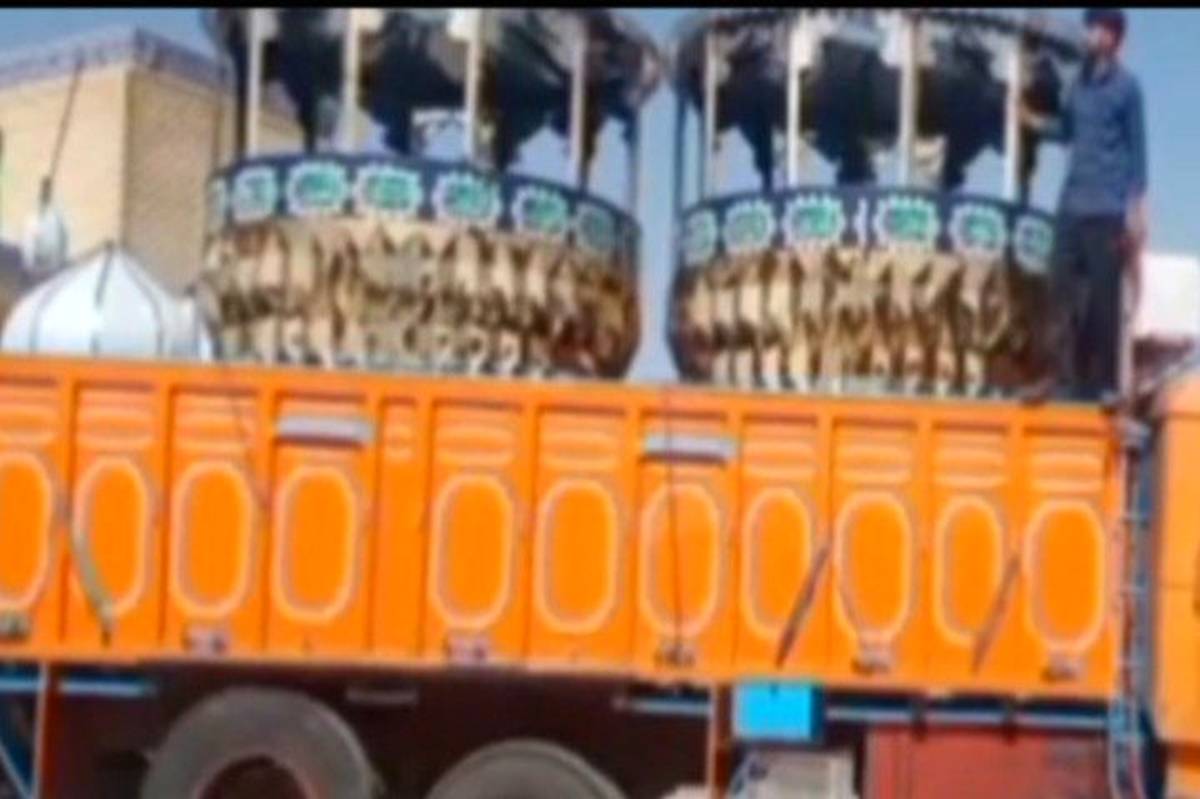 نصب گلدسته باشکوه مسجد النبی کوهنانی با مشارکت خیرین مؤمن محلی
