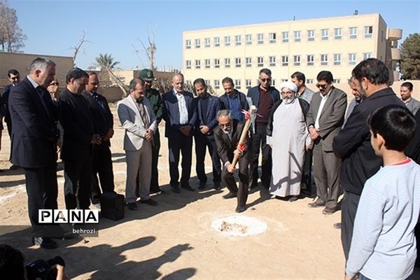 کلنگ زنی مجتمع آموزشی توحید در شهر بفروئیه میبد