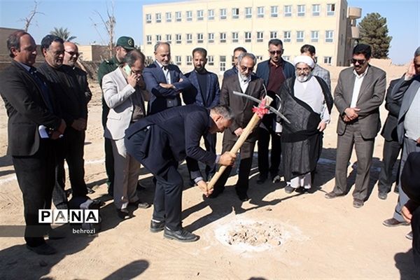 کلنگ زنی مجتمع آموزشی توحید در شهر بفروئیه میبد