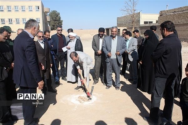 کلنگ زنی مجتمع آموزشی توحید در شهر بفروئیه میبد