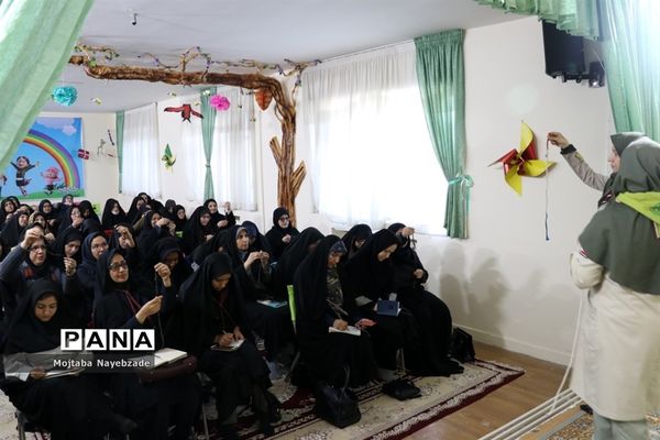دوره آموزشی مربیان پیشتاز سازمان دانش‌آموزی ناحیه 7 مشهد