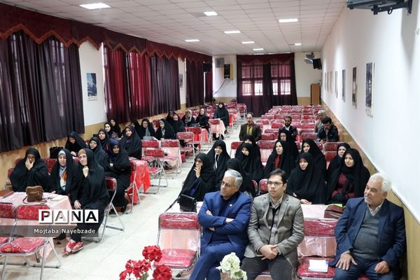 دوره آموزشی مربیان پیشتاز سازمان دانش‌آموزی ناحیه 7 مشهد