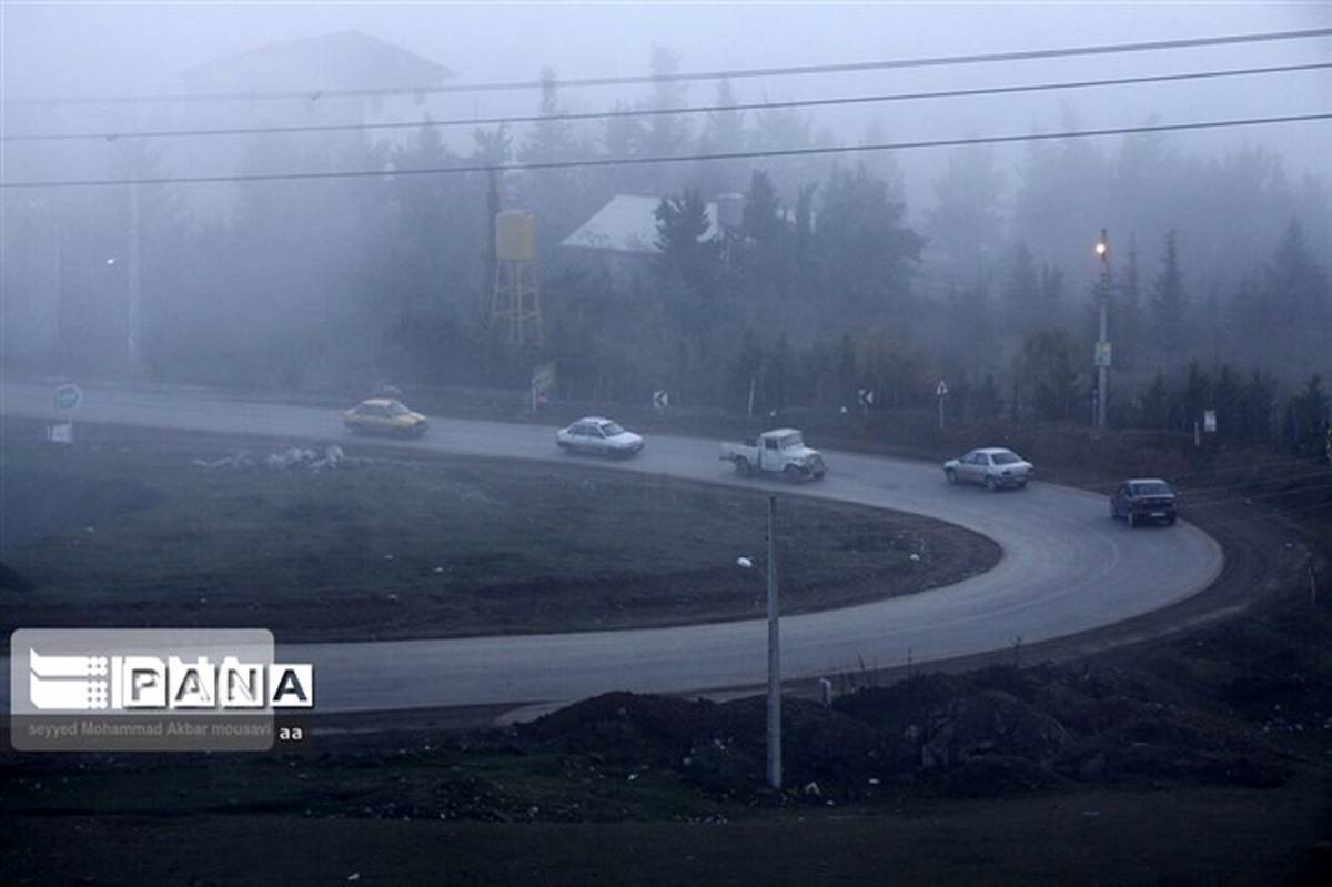 جاده های بروجرد مه گرفته و غبارآلود است