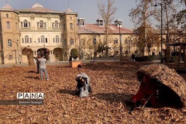 پاییز برگ در میدان مشق