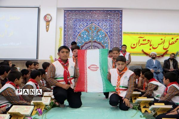 محفل انس با قرآن در مدارس مروست