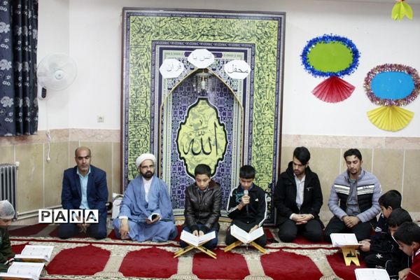 محفل انس با قرآن در مدارس مروست