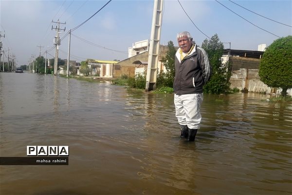 بارش کم سابقه باران  و آبگرفتگی معابر و مناطق مسکونی آبادان